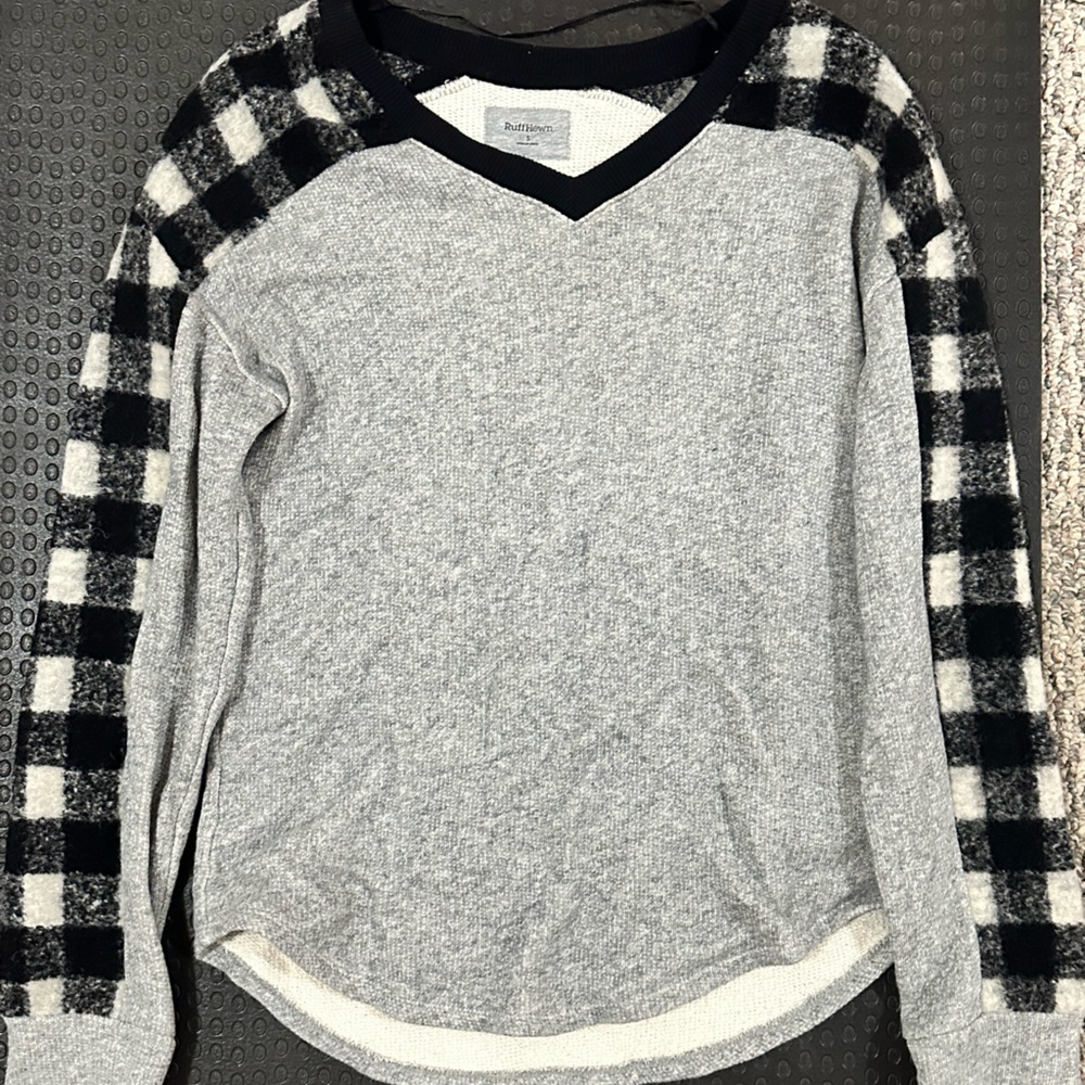 Ruff Hewn Heather Gray Sweater with Black Accents